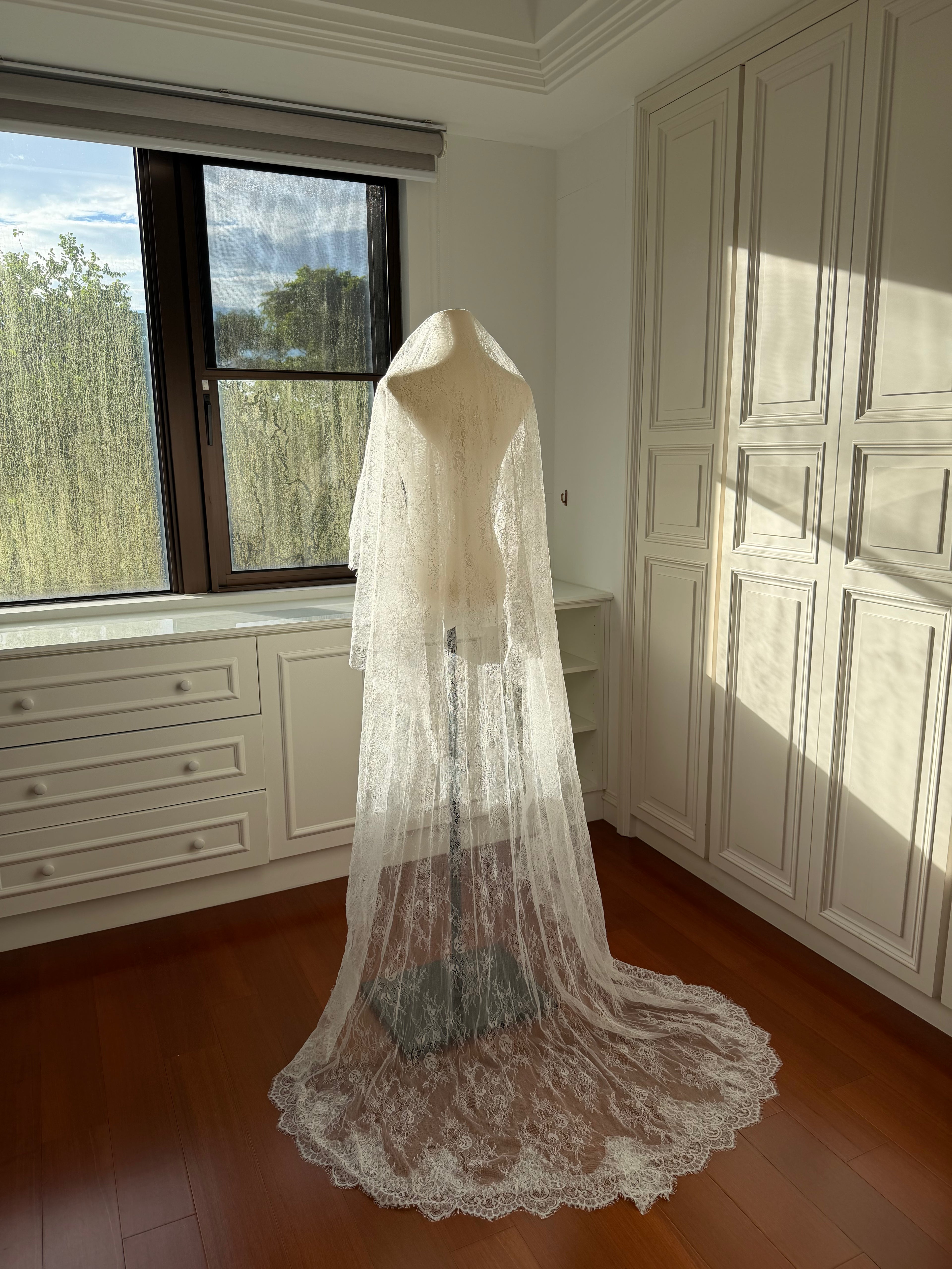 V4 Vintage Lace Chapel Veil | Long Lace Wedding Veil in Soft Ivory