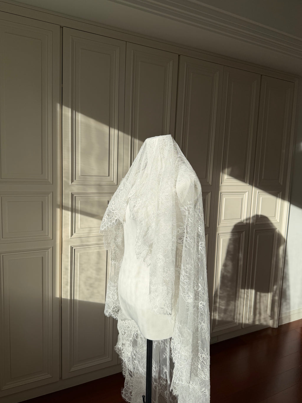 V4 Vintage Lace Chapel Veil | Long Lace Wedding Veil in Soft Ivory
